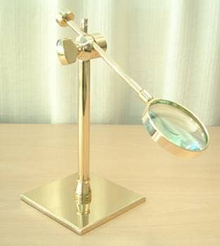 Magnifying Glass on Stand .. with free engraving and FREE UK delivery