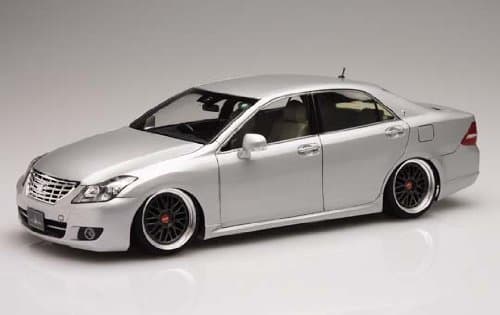 Plastic Model Car Kit Super VIPCAR No.89-SP 1/24 Brain ES Premuim 200 Toyota Crown Royal Saloon by Aoshima Bunka