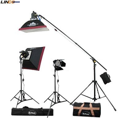 Britek#1800BHKB 1800w Focusable Halogen 3 Light Kit with Boom+3 Focusable Halogen Light+ 3 Bulb+2 Compact Light Stand+2 Softbox+1 White Photo Umbrella+1 Barndoor+2 Carrying Bag