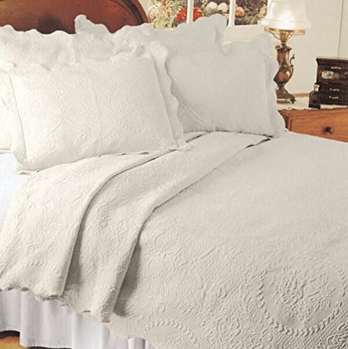 Europa Fine Linens English Rose Matelasse Coverlet, Full/Queen, Ivory/Parchment