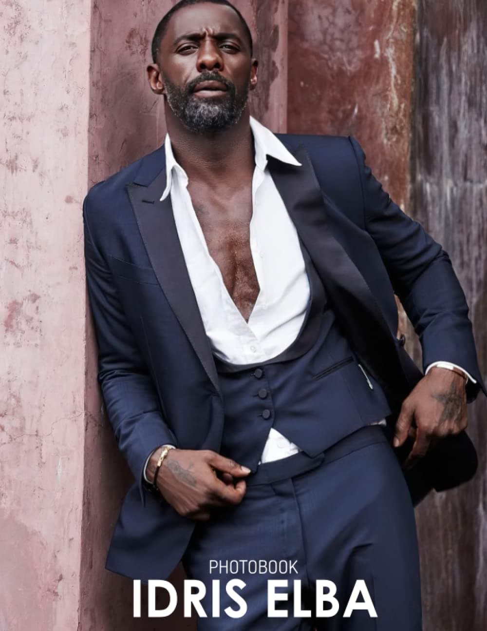 𝕀𝕕𝕣𝕚𝕤 𝔼𝕝𝕓𝕒 Photobook: Beautiful Photos Of 𝕀𝕕𝕣𝕚𝕤 𝔼𝕝𝕓𝕒 For You To Enjoy! [Celeb Edition] Paperback – 23 September 2022