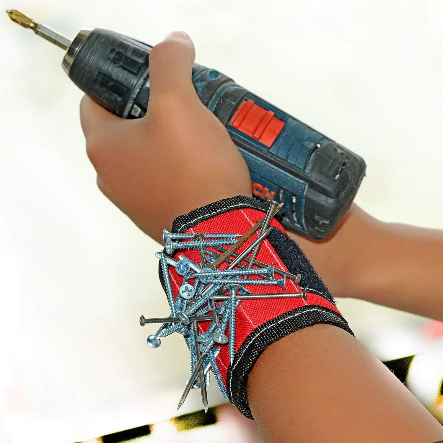 DEDSODEDSO Super Magnetic Wristband, Keeps Screws, Nails and Tools Handy While Working (Assorted Colour)