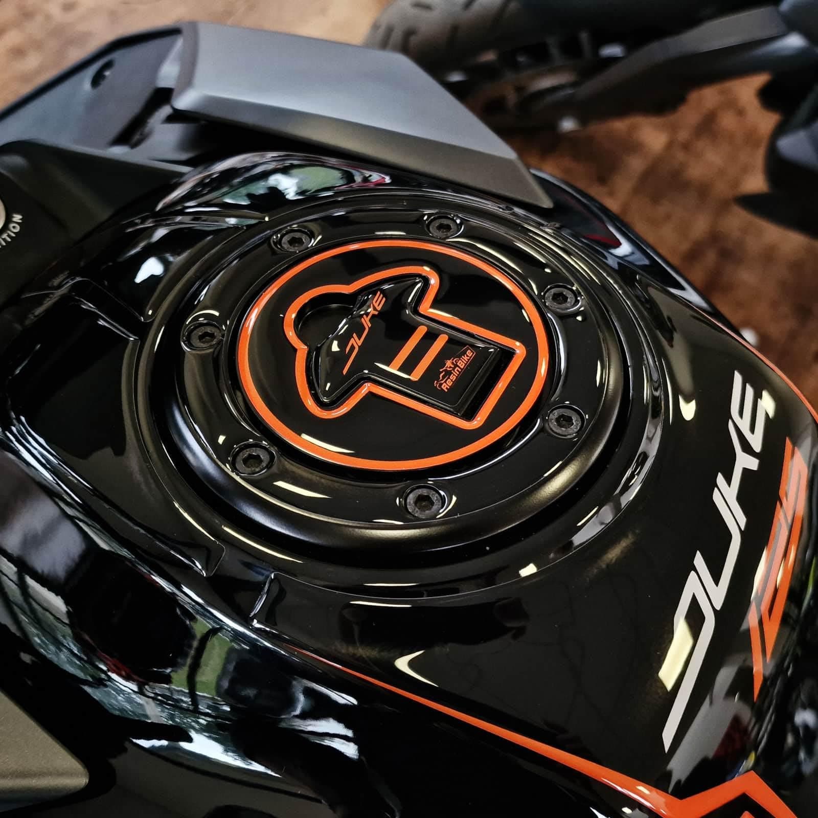 Resin Bike Motorcycle Stickers Compatible with KTM Duke 125 200 250 390 2021 2022 Black. Tank Cap Protection from Bumps and Scratches. Resin 3D Adhesive - Made in Italy
