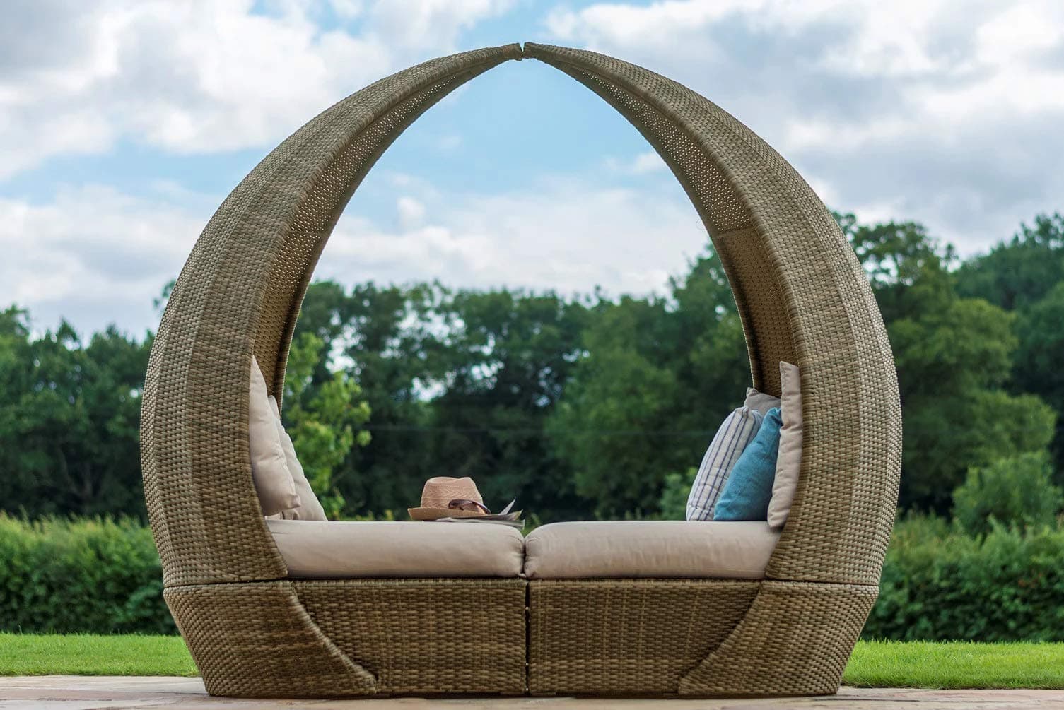 Maze Rattan Rattan Tuscany Tulip Daybed Lounger