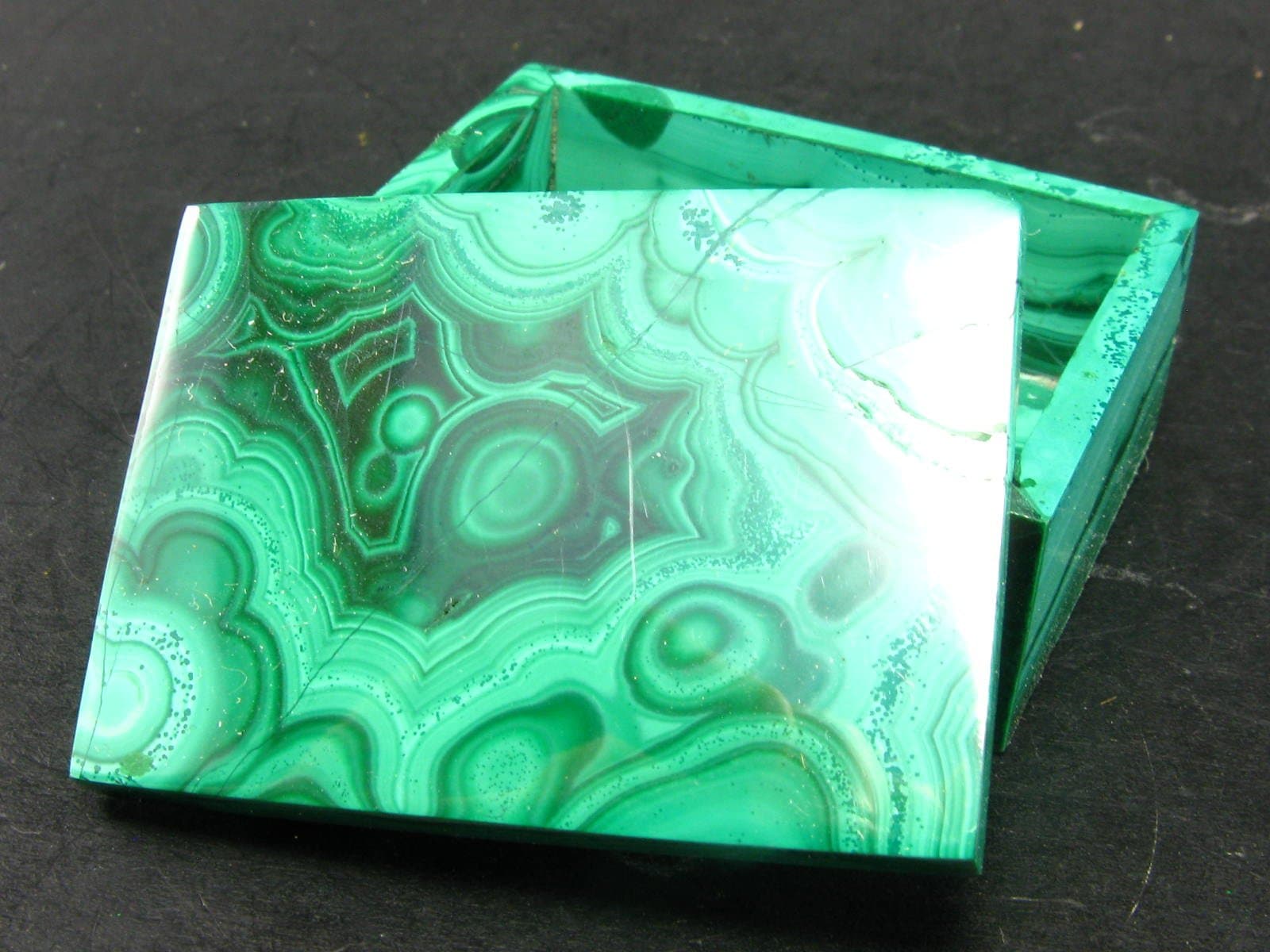 Beautiful Malachite Box From Congo - 1.6"