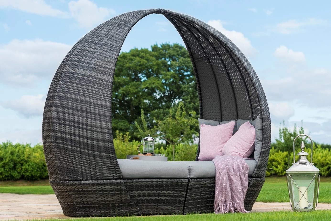 Maze Rattan Rattan Tulip Daybed Lounger Garden Furniture Feature. Grey Weave