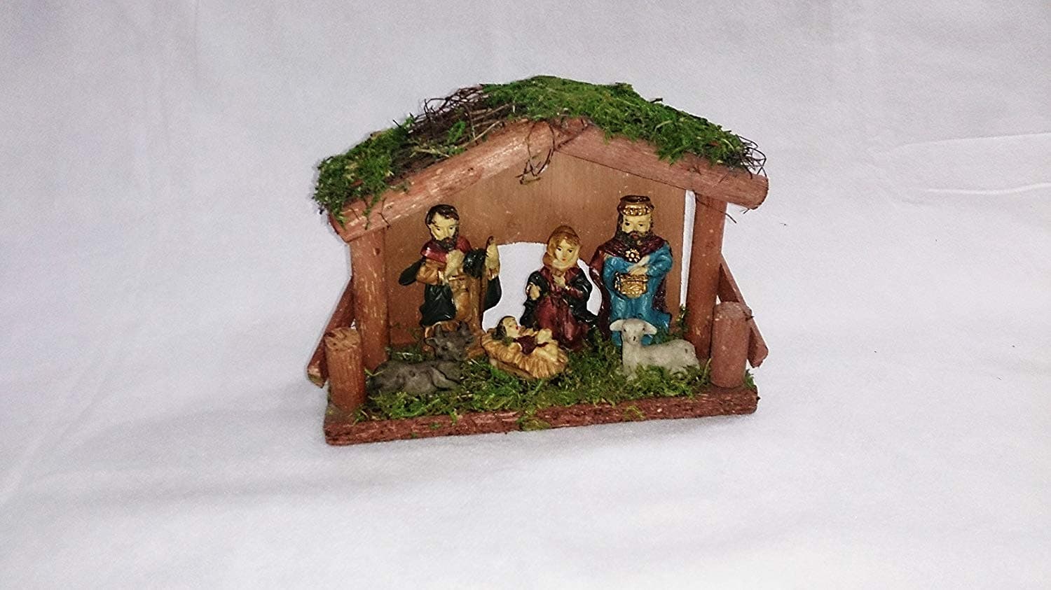 Theme My Party Wooden Stable with Miniature Nativity Statues / Christmas Crib