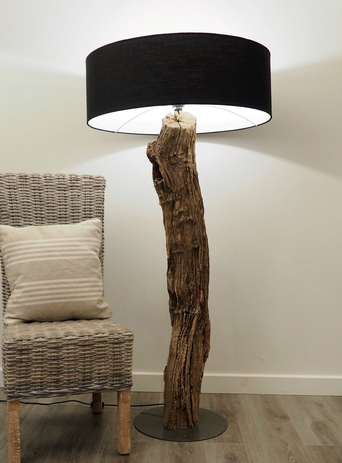 Rustic House Natural Wood Floor Lamp 'Kenyon' - Bedside Lighting Decor - Natural Shade