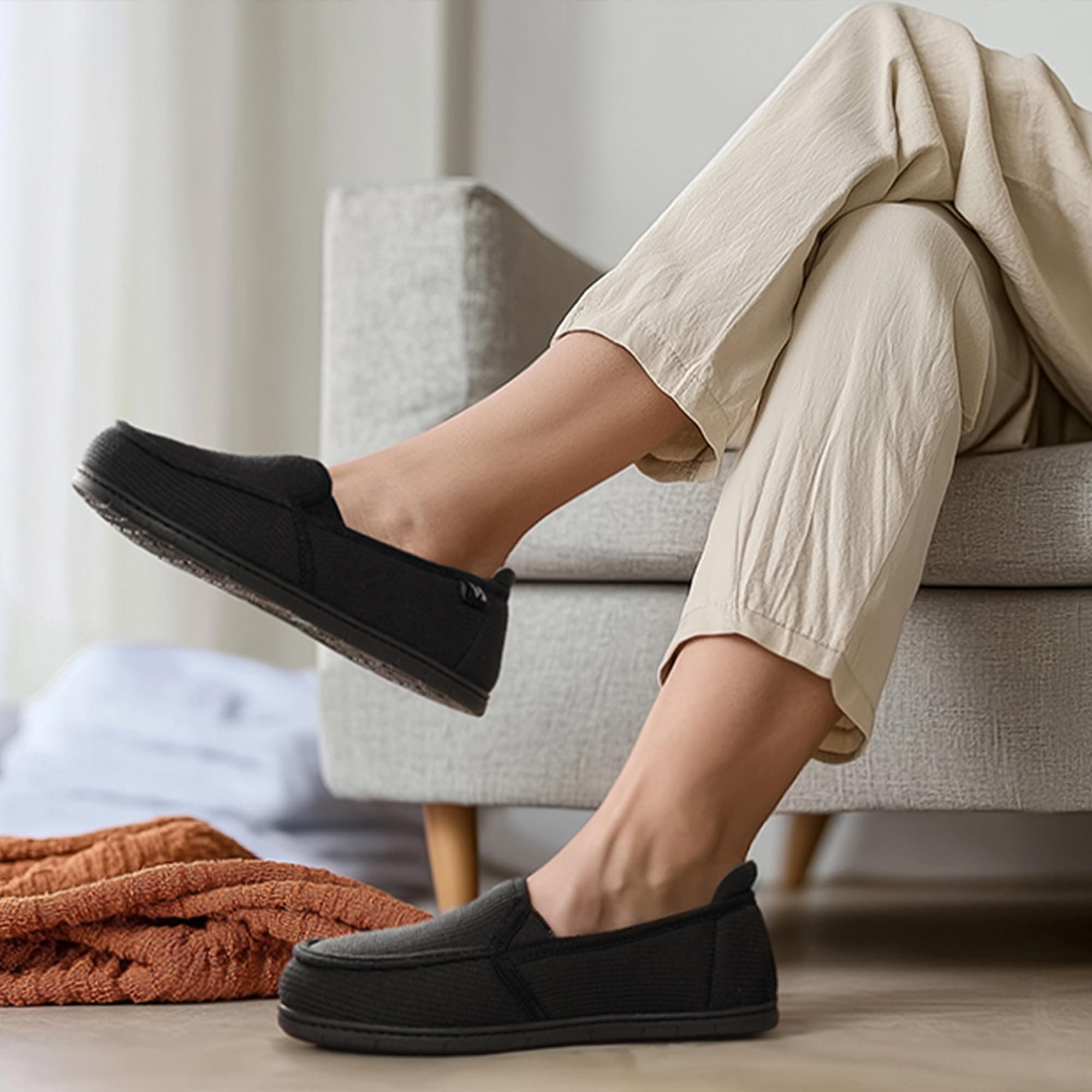 RockDove Women's Two-Tone Hoodback Slipper with Removable Insole