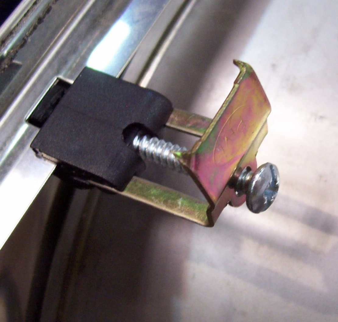 INSET SINK CLIPS TO ATTACH SINK TO WORKTOP