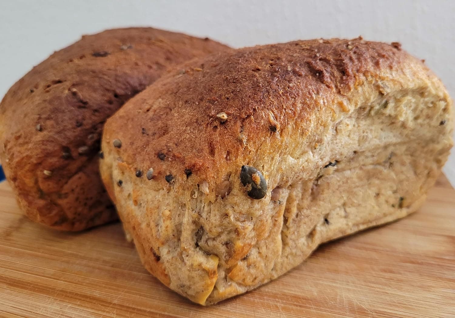 SKAPARI Freshly Baked Low Carb Keto Friendly 0.8g Net Carbs/slice 375g Bakery Bread Loaf, Coconut, Almond and wholewheat seeded. (Freshly Baked Keto Bread, Brown Seeded Wholemeal Loaf)