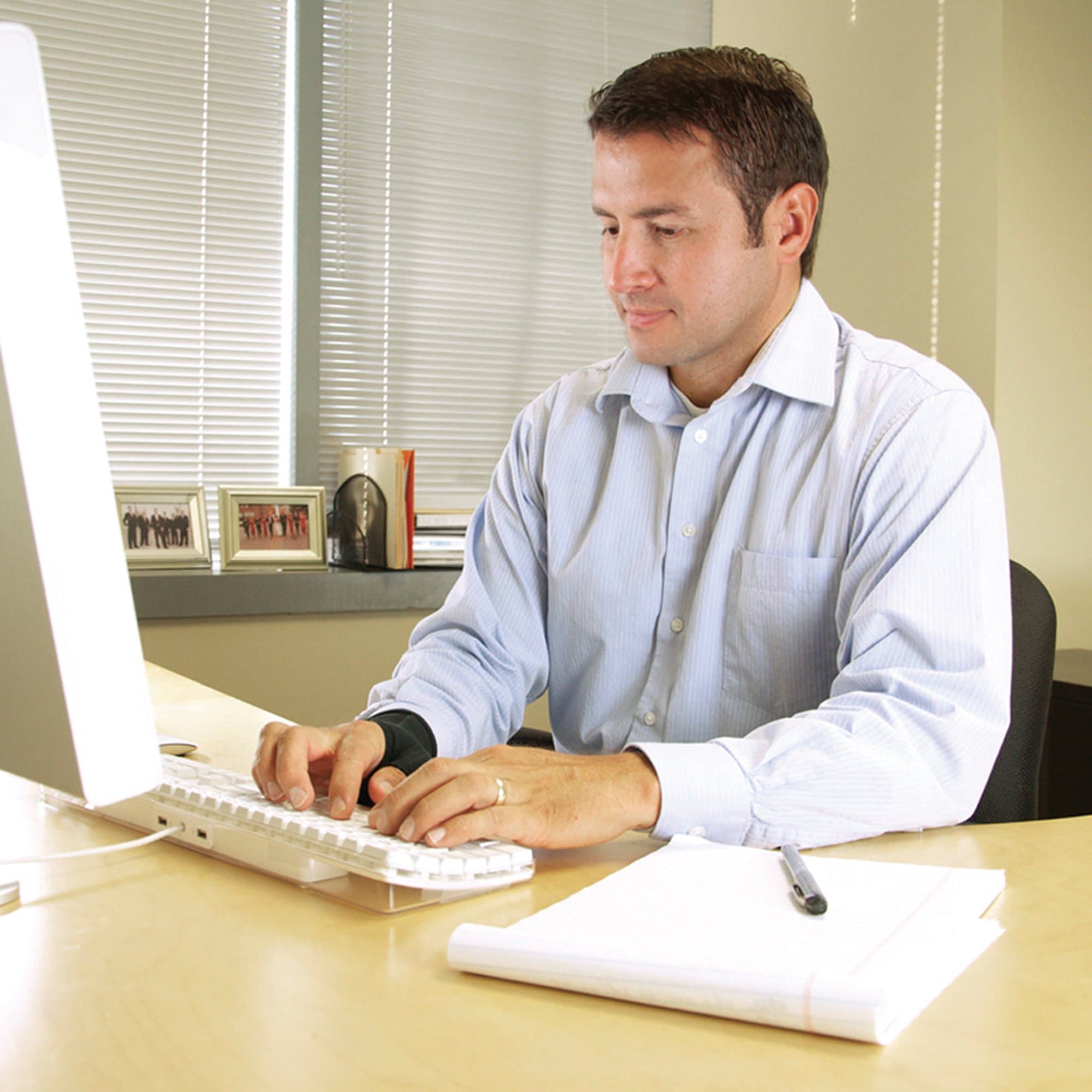 Brownmed Imak Rsi Smart Thumb Flexible Splint For Carpal Tunnel And Thumb Pain, Medium