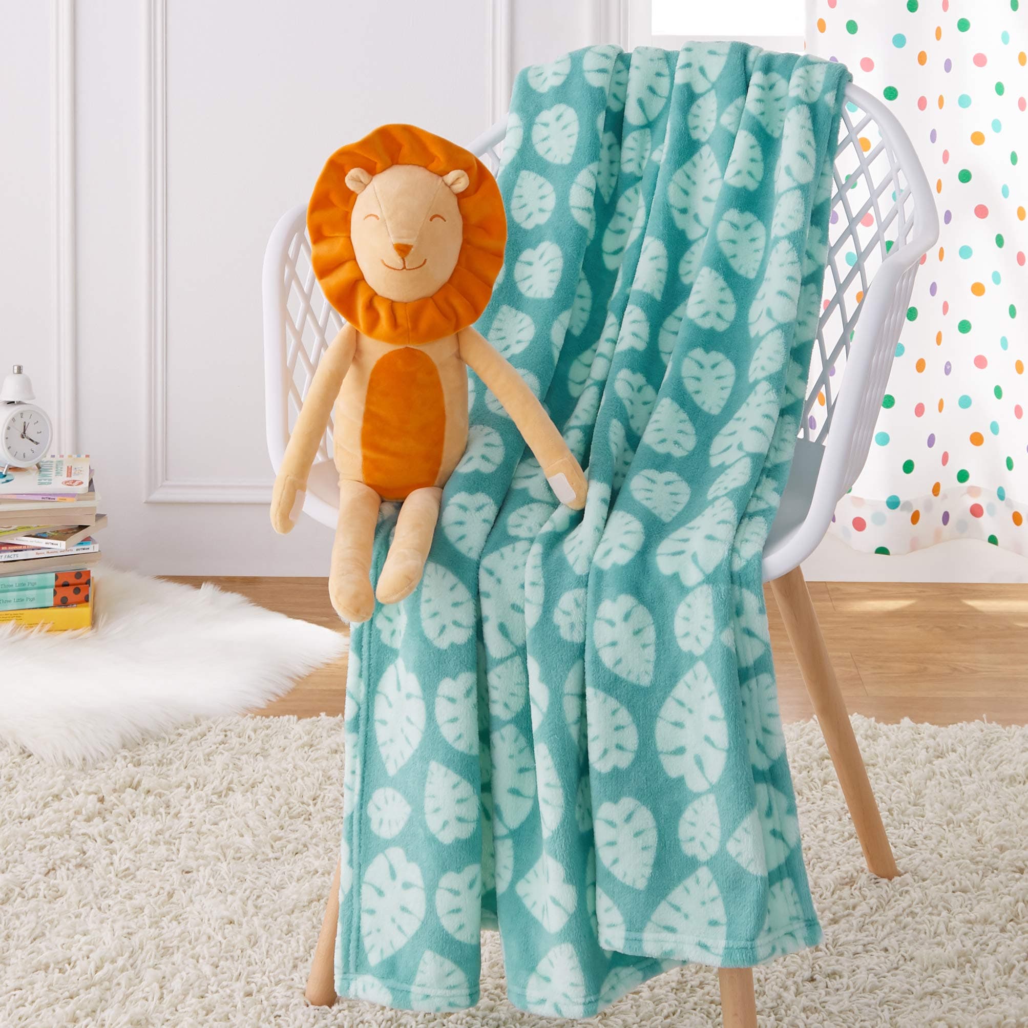 Amazon Basics Kids Laughing Lions Patterned Throw Blanket with Stuffed Animal Lion