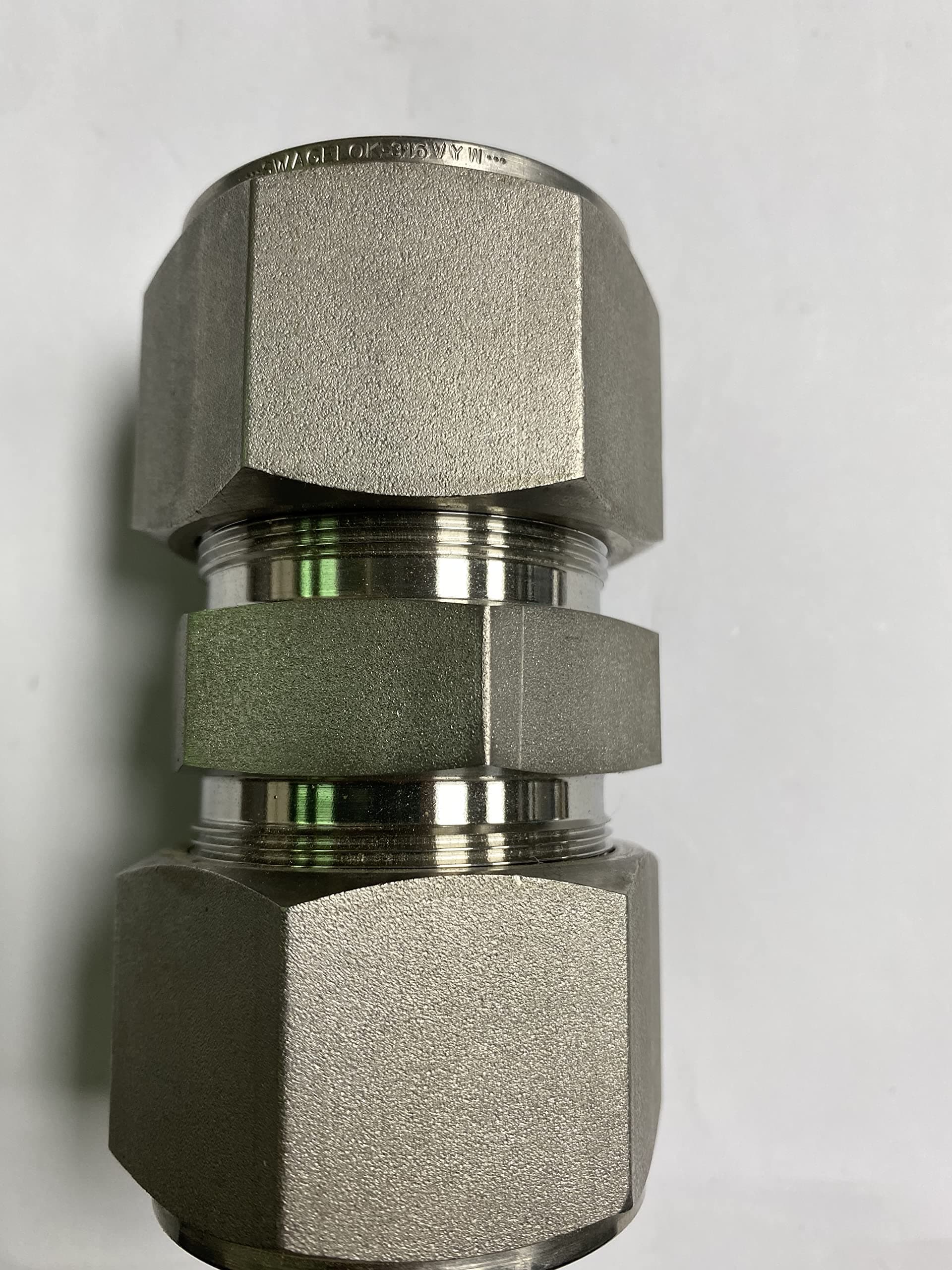 Stainless Steel Swagelok Tube Fitting, Union, 1 1/2 in. Tube OD, P/N: SS-2400-6