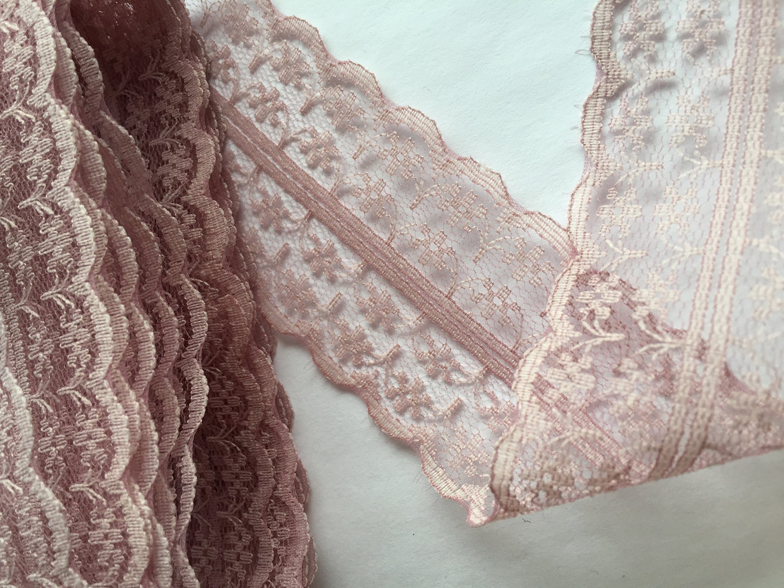Sparkles Gems Vintage Style Lace Ribbon Trimming Bridal Wedding Scalloped Edge 47mm (Dusky Pink)