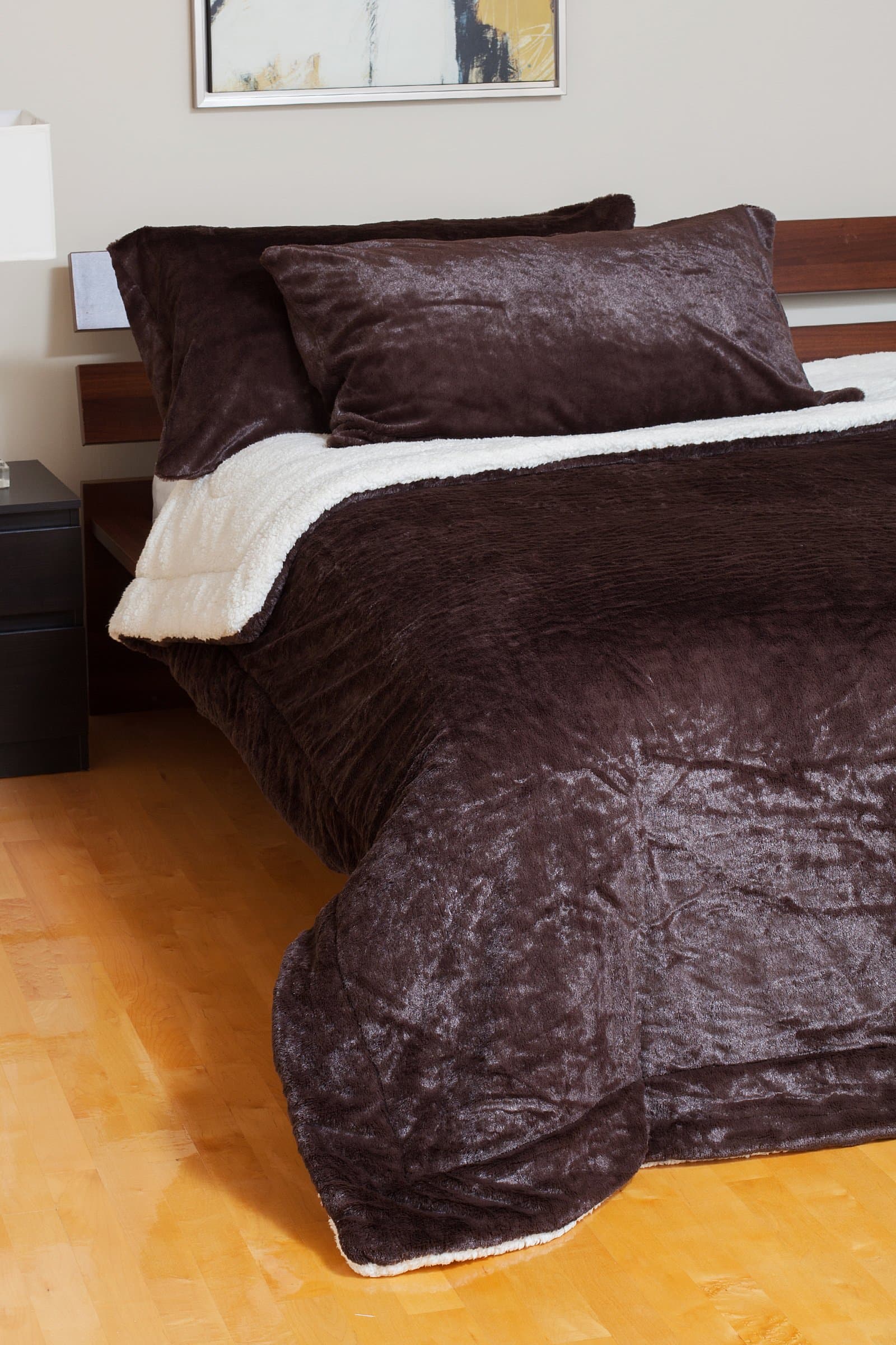 Vegar Enterprises Reversible to Sherpa Ultra Soft Plush Velvet Comforter Set, King, Espresso