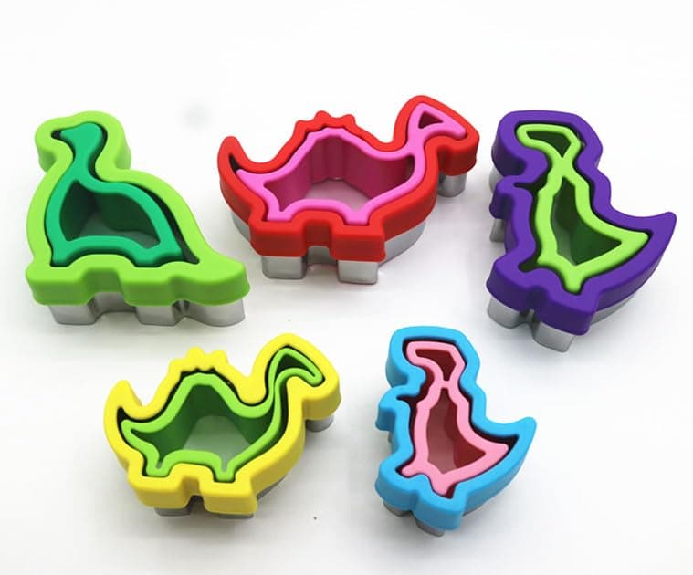Sandwich Cutters and Sealers, Dinosaur Shapes Bread Sandwich Decruster Pancake Maker DIY Cookie Cutters for Kids Bento (5 PACK)