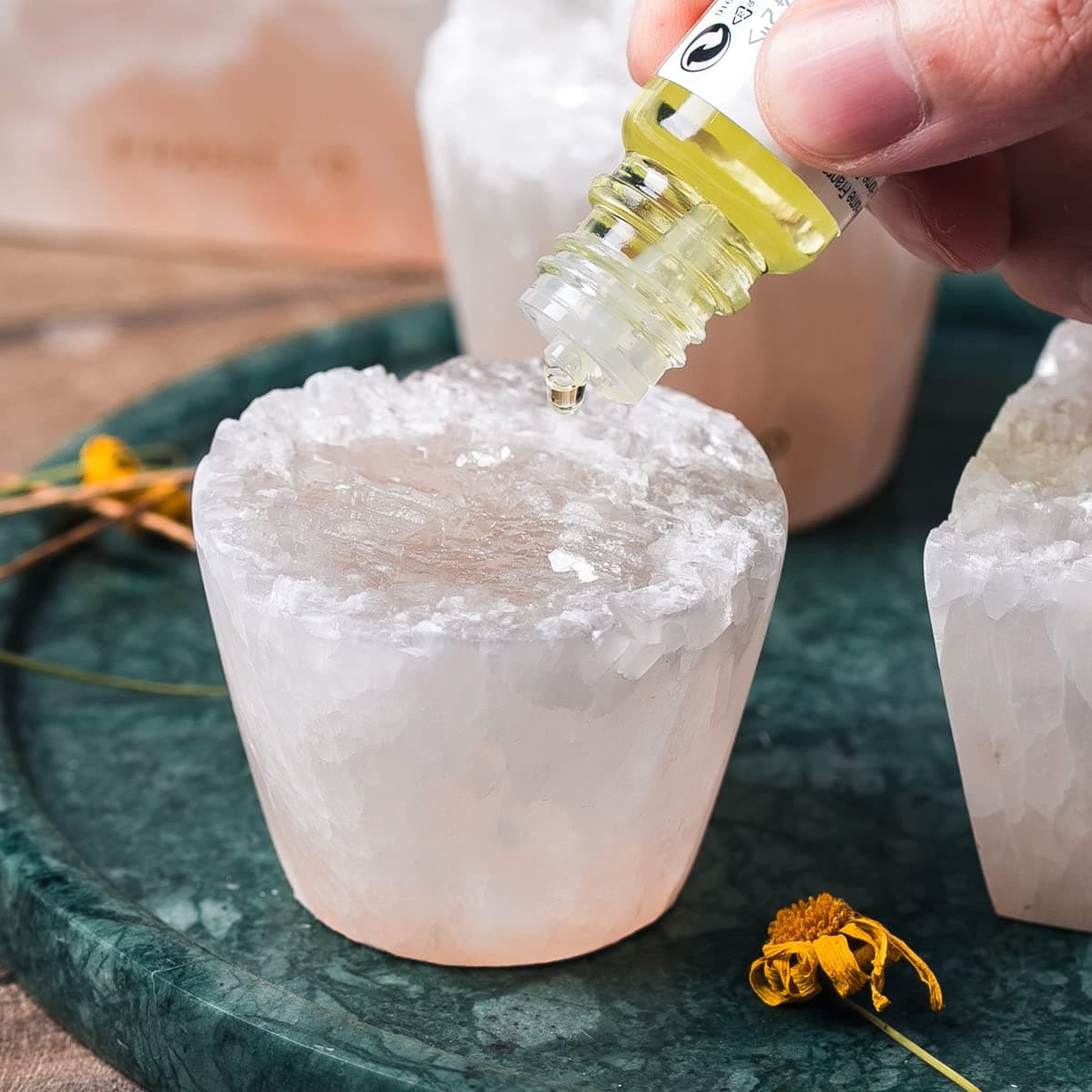 Selenite Stone Diffuser,Aromatherapy Passive Essential Oil Diffuser, Non-Electric Eco-Friendly, Hand Carved from Raw Stone,Wedding Favors,Bedroom Decoration Perfect for Meditation Reflection