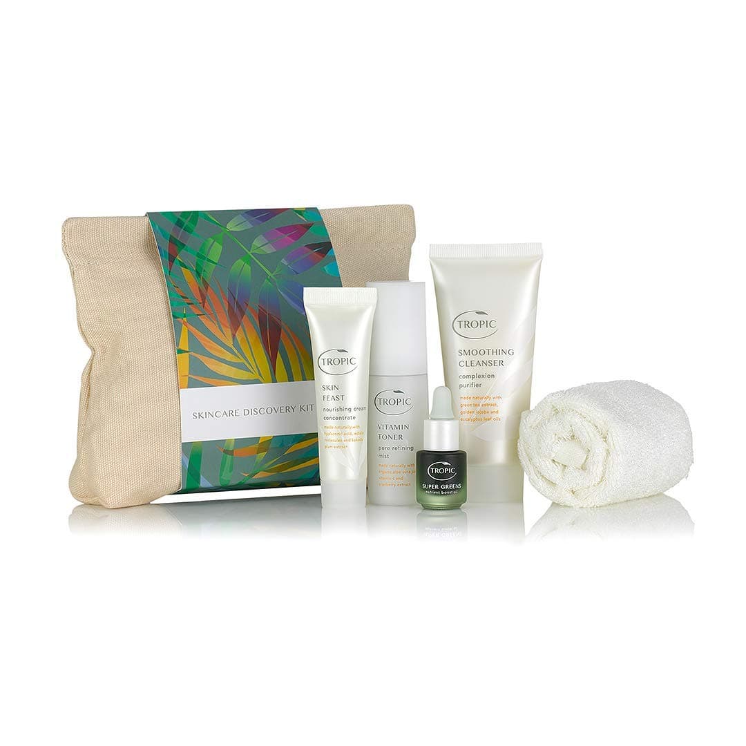 Skincare Discovery kit 6 Piece Set, TRAVEL ESSENTIALS Smoothing Cleanser, Vitamin Toner, Super Greens, Skin Feast, Bamboo Face Cloth, And Handy Travel Pouch, Men and Women Gift Set