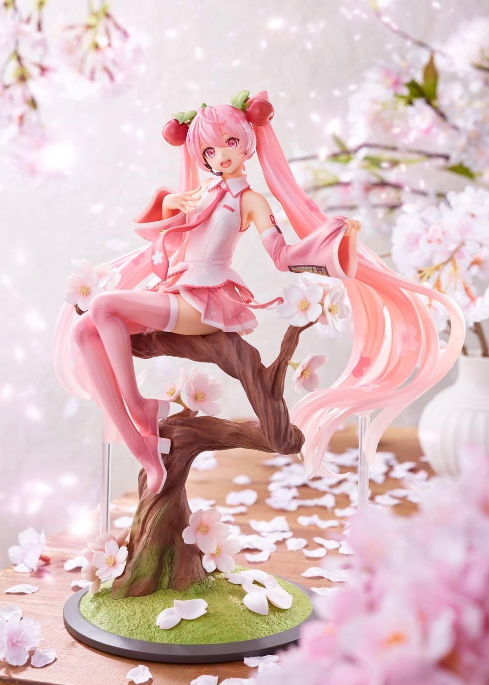 Taito Spiritale Sakura Miku ~ Sakura Fairy ver~ 1/7 Scale Figure, Multiple Colors (T83432)