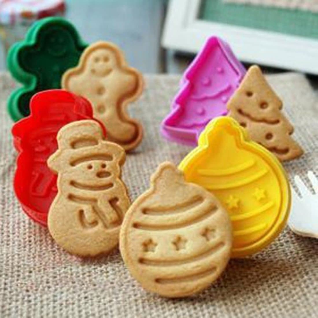 WISEUK 4 Pcs Christmas Cookie Cutter Cookie Cutters Cookie Forms Bakeware Fondant Biscuit Cookie Cutterst (B)