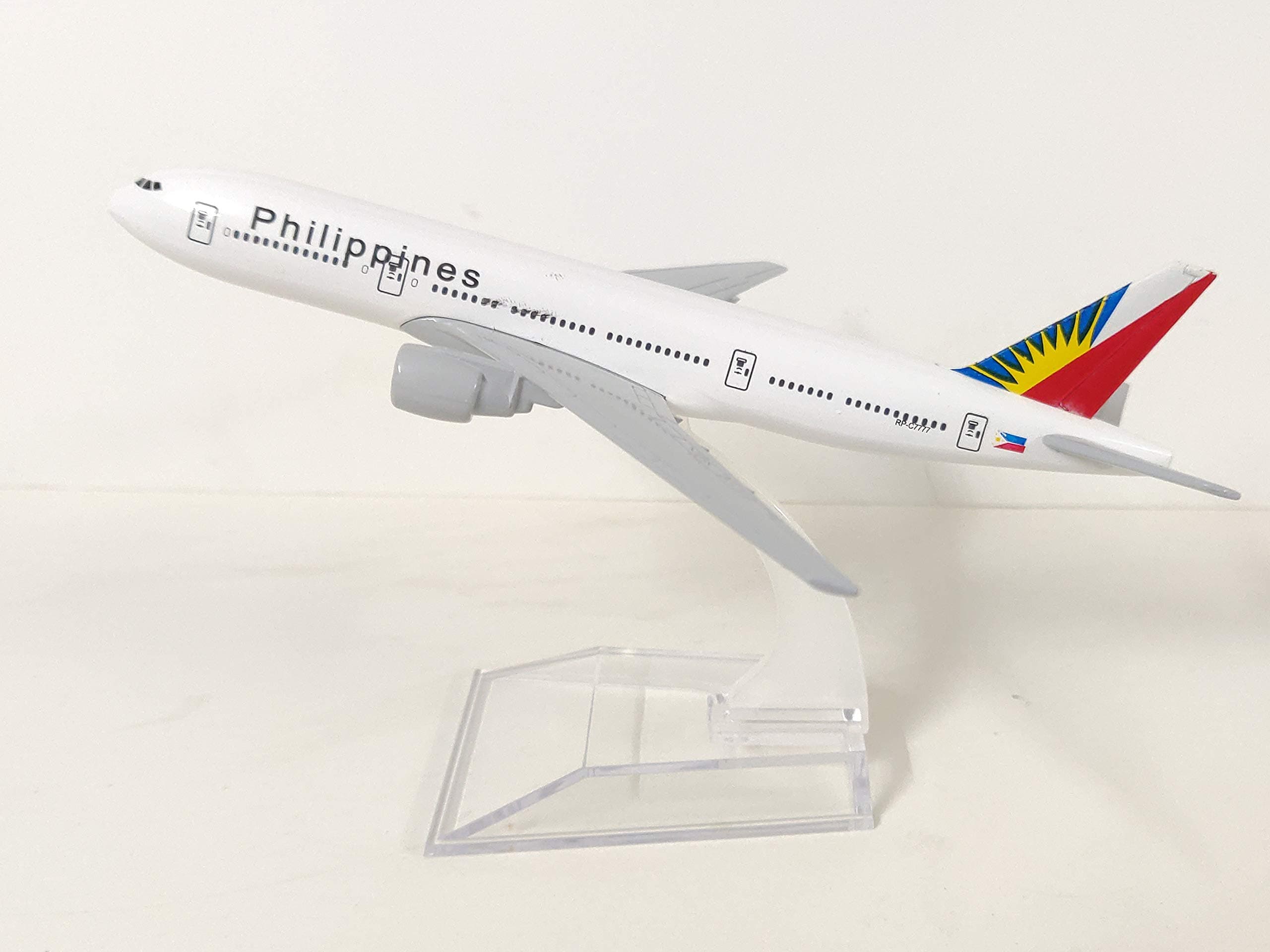Philippine Airlines Boeing 777 16 cm Diecast Metal Aircraft Model with Acrylic Stand