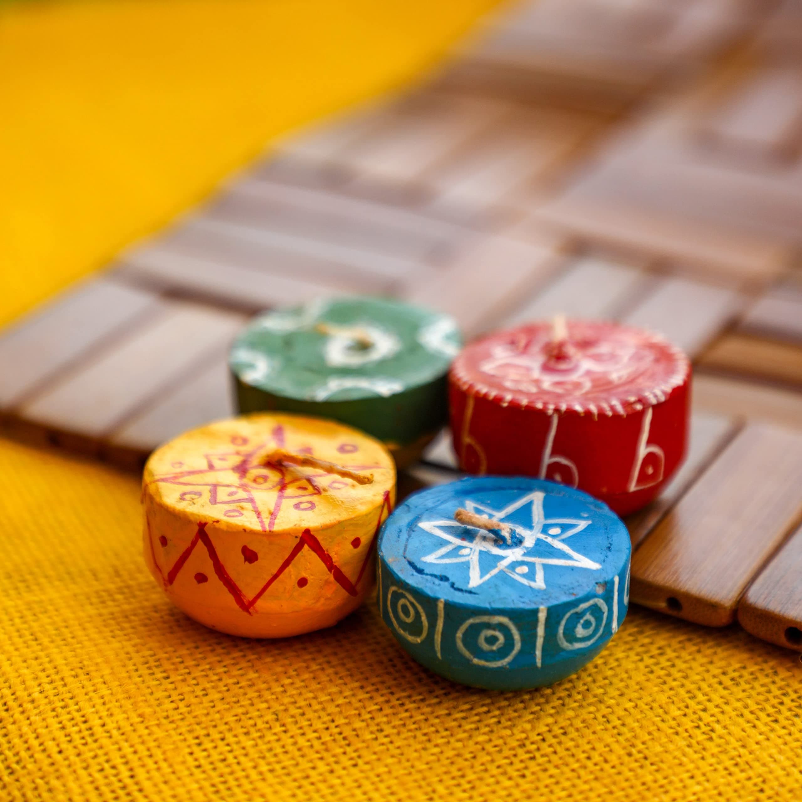 Desi Favors Set of 4 Hand Painted Diyas/Tealights (Red,Blue, Yellow and Green Decorated Tealights) - Christmas Tealight Candles for Christmas Decorations /Diwali Gifts Diya Return Gifts for Diwali