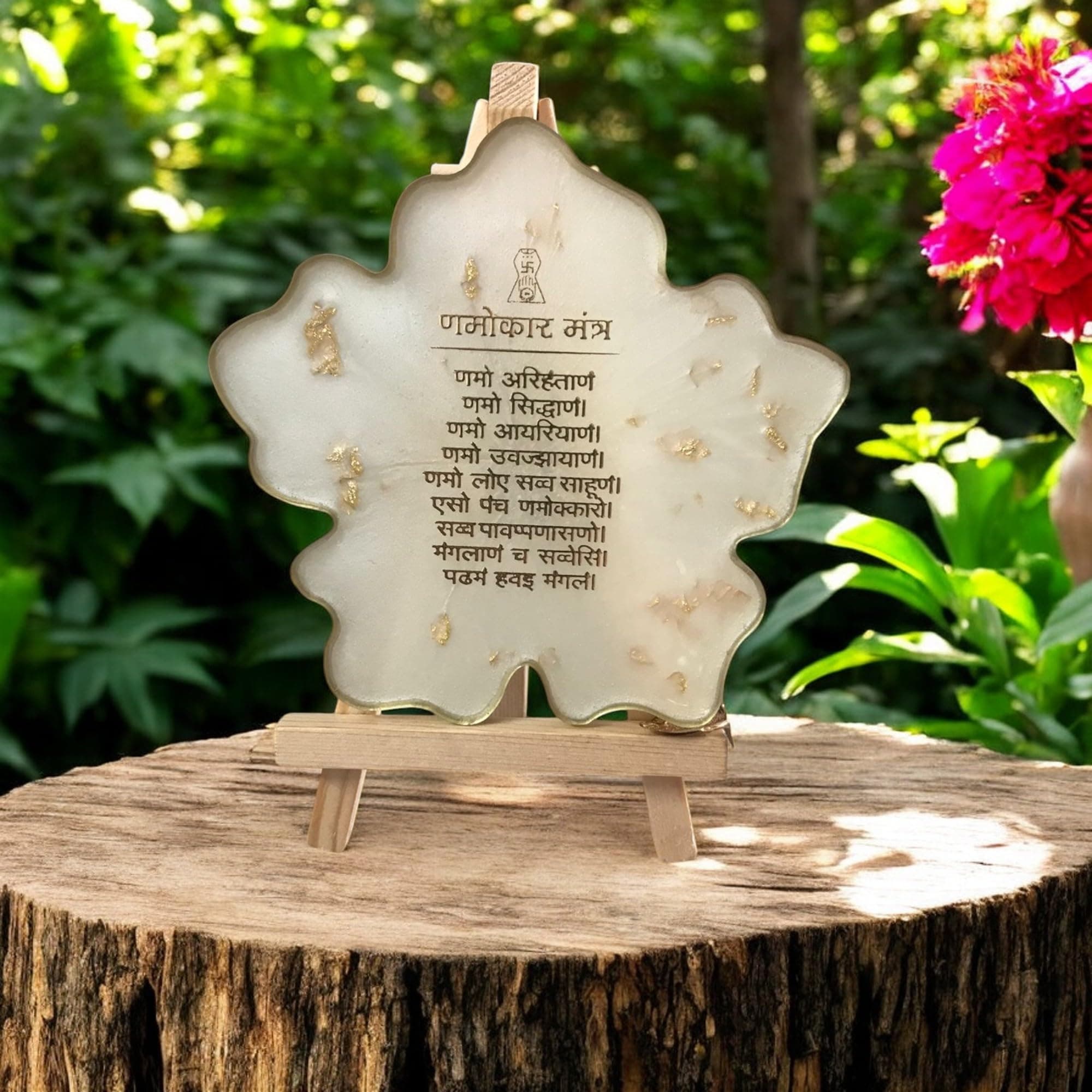 Tickle Cart Navkar Mantra | Jain | Namokar Mantra Resin Frame with Stand | Jainism Gifts | Work Desk | Leaf Show Piece & Perfect for Gifting | Wooden Easel Stand |Color : White Marble |Size : 4 Inch