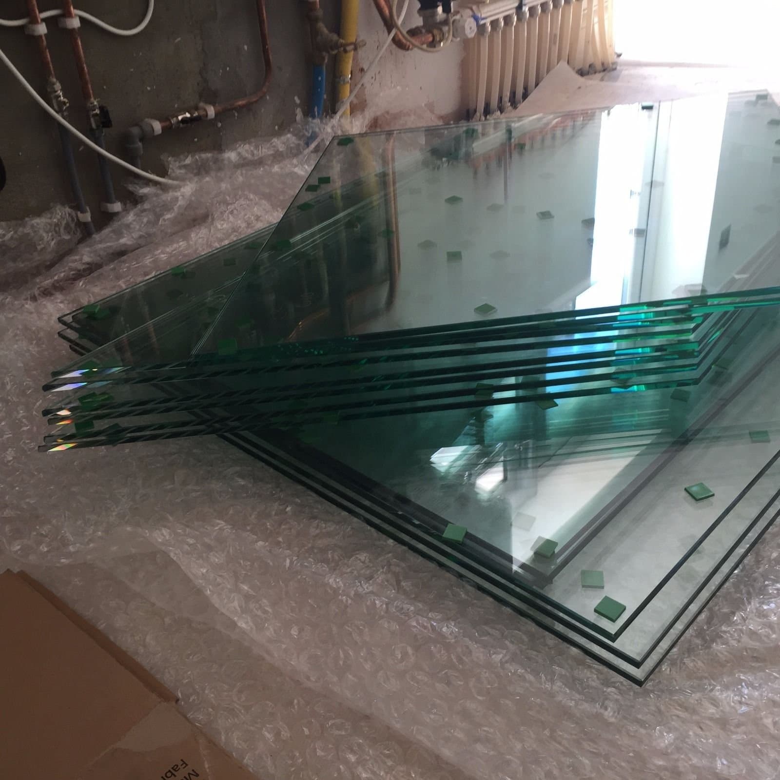 Toughened Glass 10mm or 12mm Thickness Clear Finish 1000mm x 1000mm Glass, Bespoke Custom Made Cut to Size Toughened Glass, Laminated or Frosted Finishes also Available (12mm Thick)