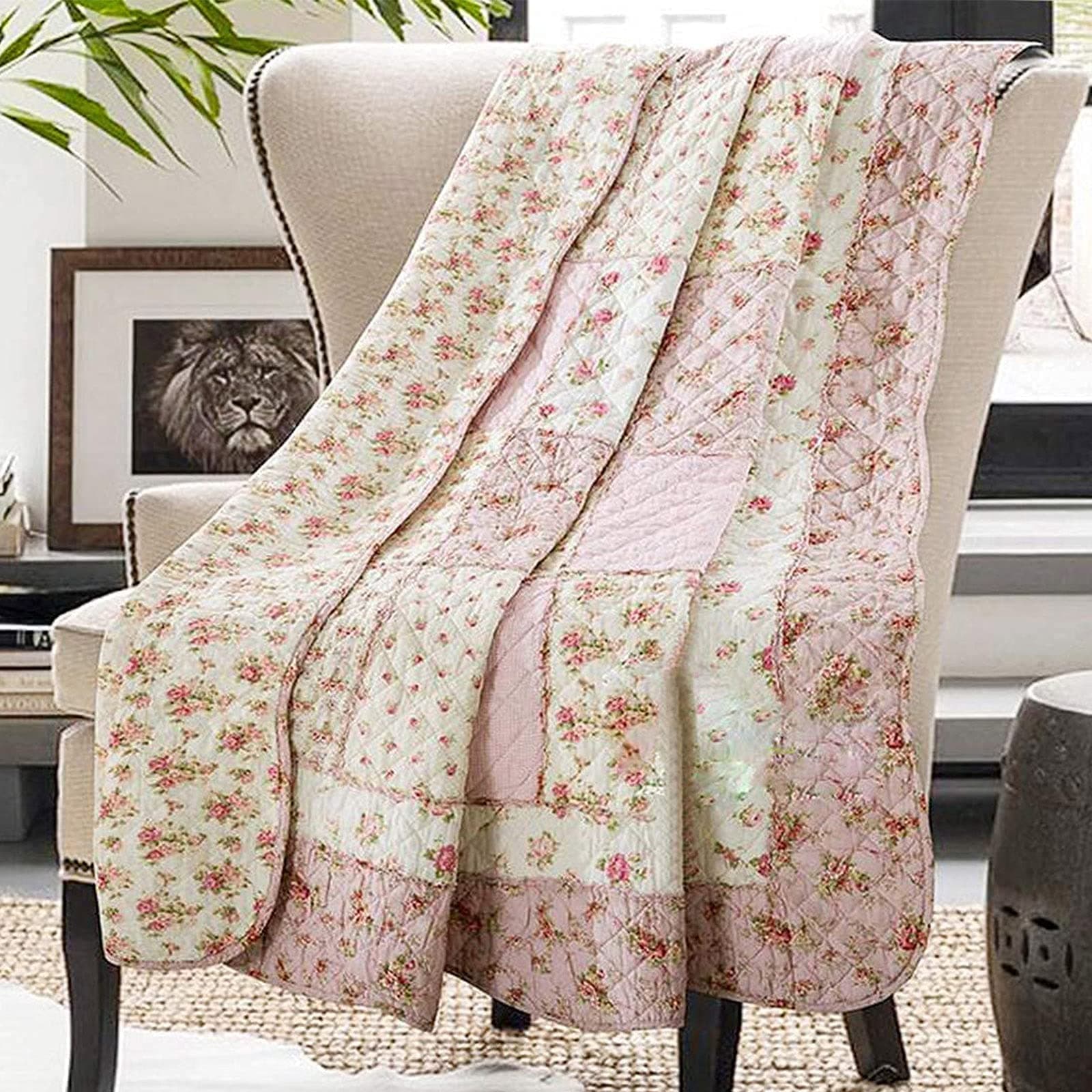 Twin Size Quilt Cotton Pink Floral Patchwork Throw Blanket for Couch Sofa Vintage Reversible Lightweight Quilted Bedspread Coverlets Flowers Quilt Soft Garden Comforter Bed Cover for Bed Home Decor