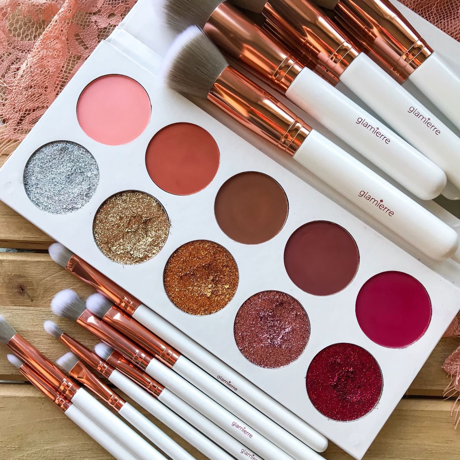 Eyeshadow Palette - Make your eyes stand out & glow with gorgeous matte and glitter shades! (Glamierre Glitz Glam Eyeshadow Palette)