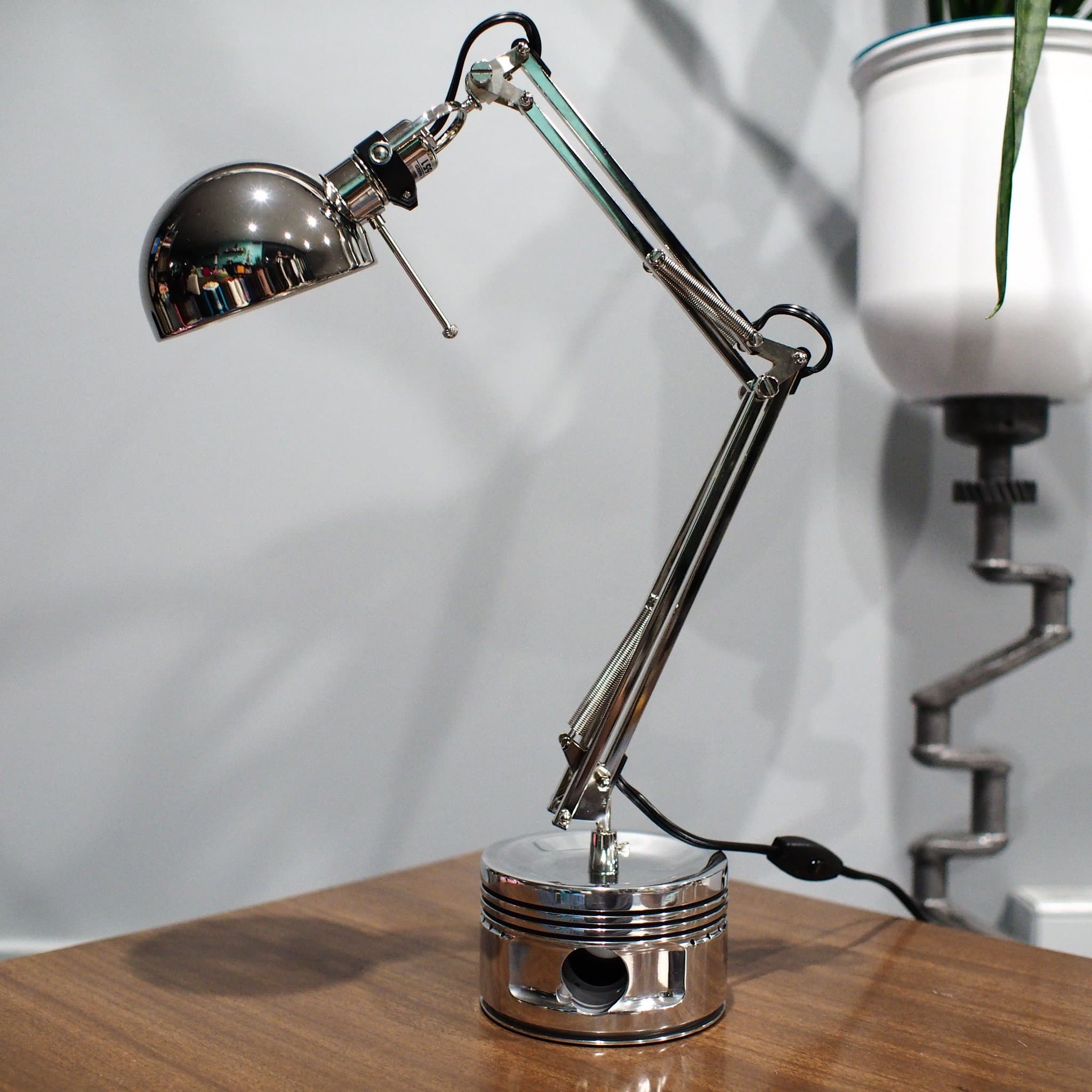 P-51 MUSTANG Mirror Polished Chrome WWII PACKARD V1650 ROLLS ROYCE MERLIN ENGINE AVIATOR PISTON DESK LAMP